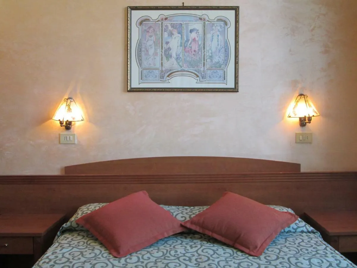 Hotel Italia Marina di Massa 3*,