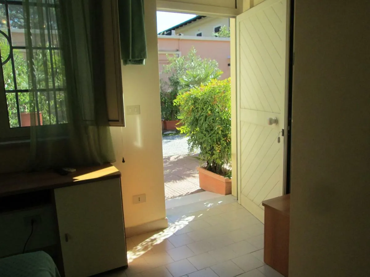 Hotel Italia Marina di Massa 3*,