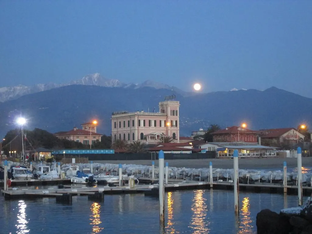 Hotel Italia Marina di Massa